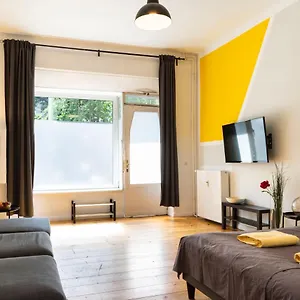 Cosy And Stylish In Neukolln Apartment