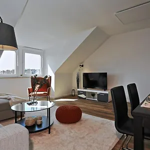 'traveller Lodge' Grosszuegiges - 3 Bedroom 10min To Hbf, Full Kitchen, Homeoffice, Netflix, Wifi Apartment Düsseldorf