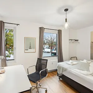 Apartment Kranich Mit 3 Zimmern, Top Infrastrukturlage Hh Langenhorn, Naehe Airport, Boxspringbetten Und Arbeitsplaetzen Mit Glasfaser Wlan Apartment Hamburg